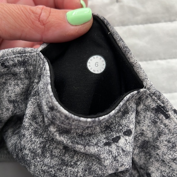 Lululemon. Wonder Under leggings. Barely worn. - Picture 4 of 4